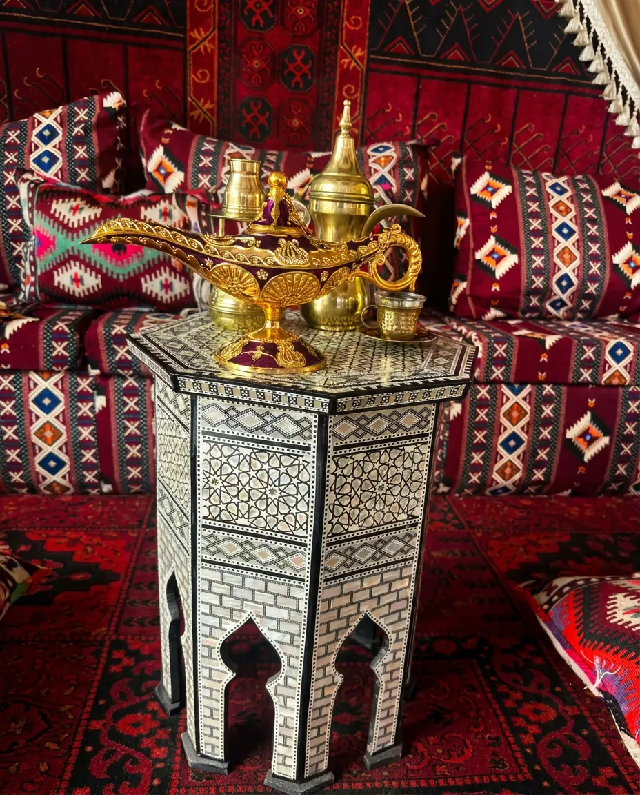 الدلّة والفانوس